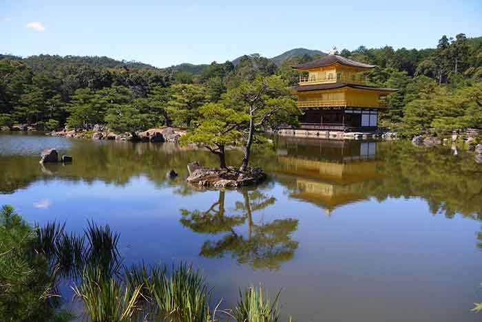 金閣寺見どころ5：鏡湖池